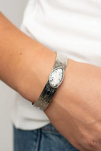 Load image into Gallery viewer, Bracelet
